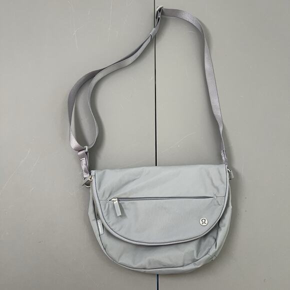 Lululemon All Night Festival Bag 5L Grey/Silver Crossbody Pockets Zippers - Picture 2 of 12